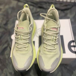 Lululemon Blissfeel Trail Running Shoes Sz 8